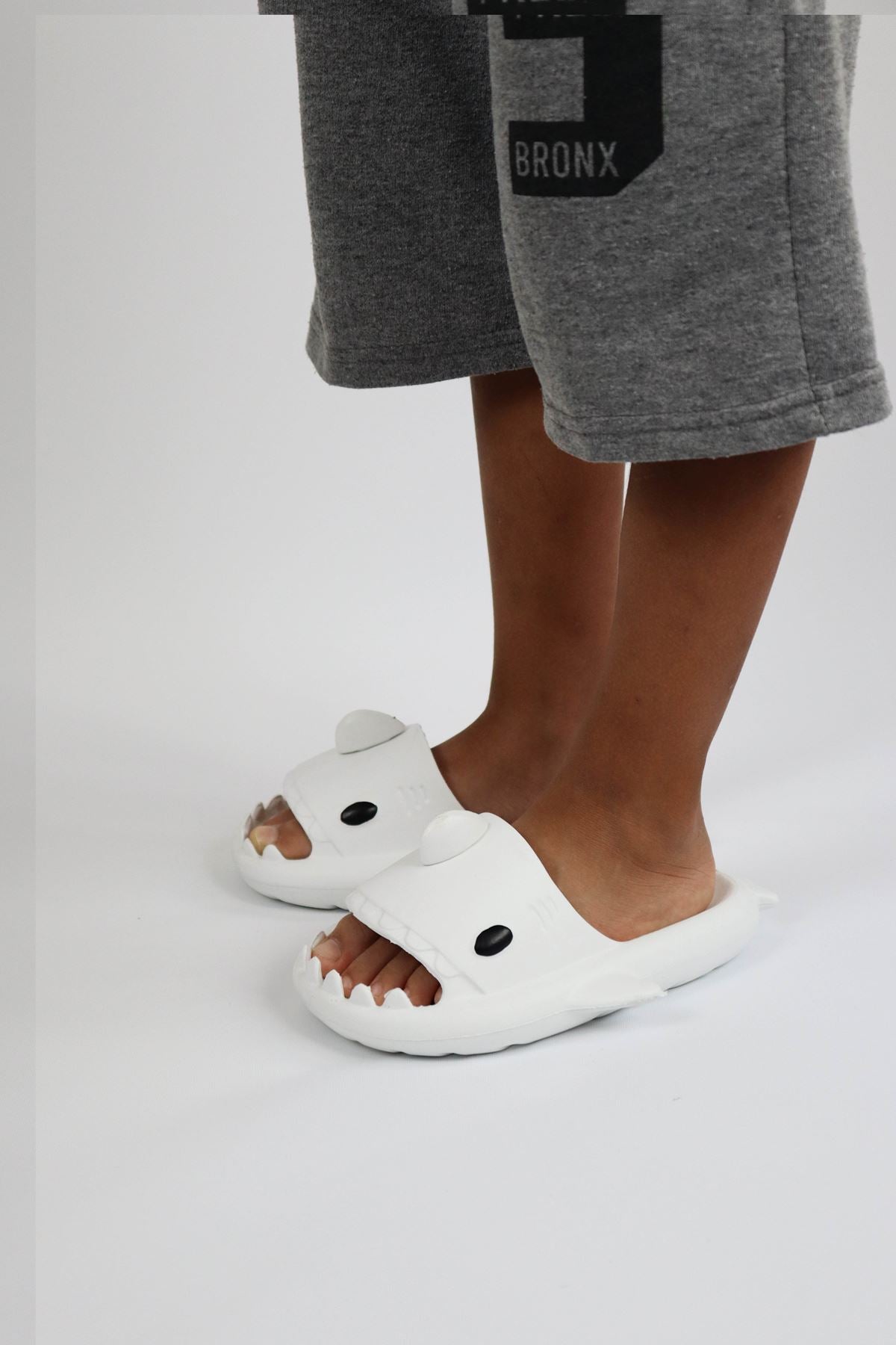WG500 Köpekbalığı Beyaz Unisex Tam Ortopedik Terlik Shark Slides Cocuk