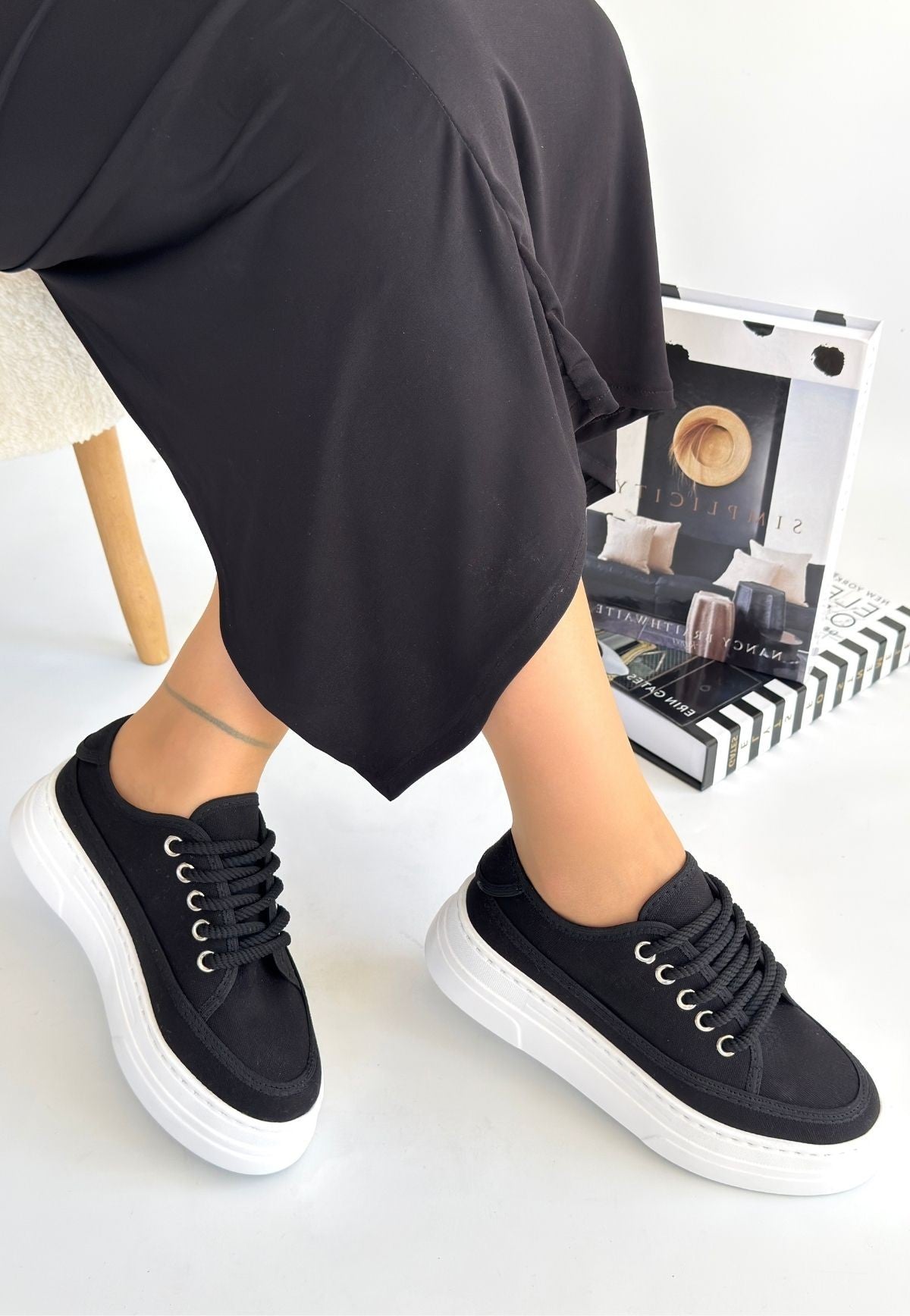 Carin Siyah Keten Bağcıklı Spor Ayakkabı