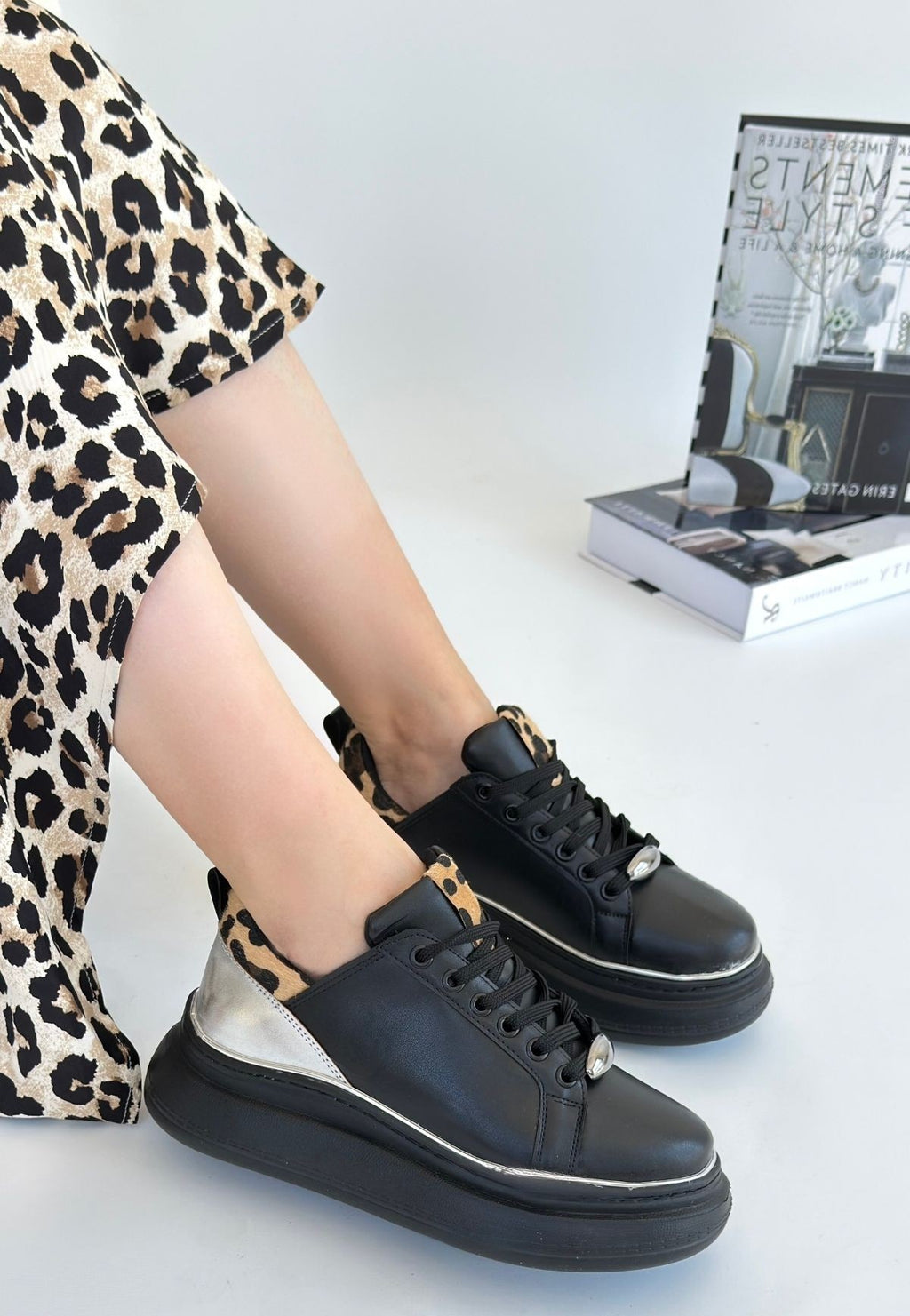 Jista Siyah Cilt Gümüş Detaylı Bağcıklı Spor Ayakkabı