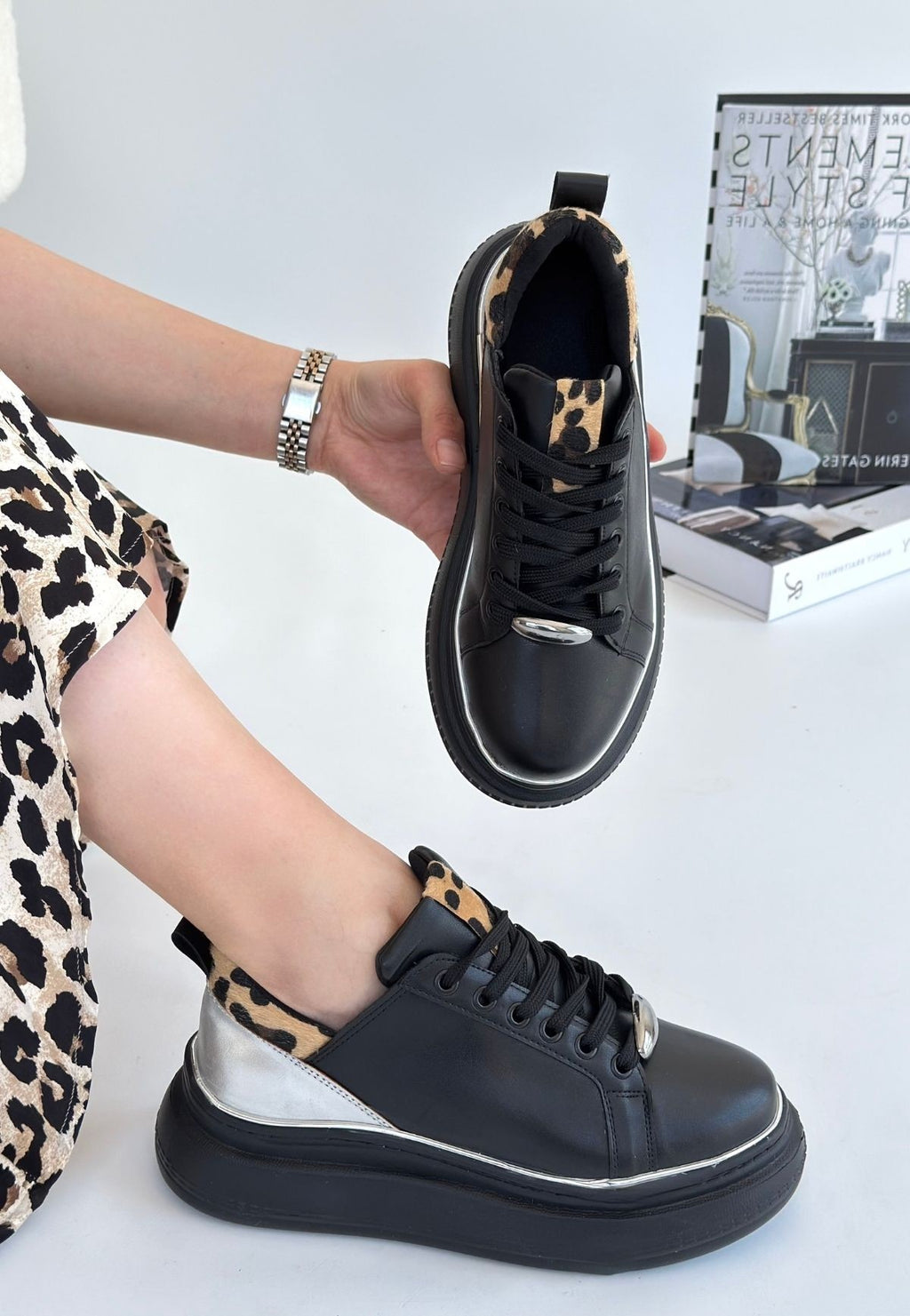 Jista Siyah Cilt Gümüş Detaylı Bağcıklı Spor Ayakkabı