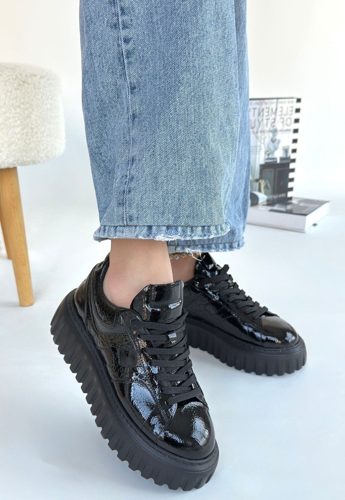 Gesti Siyah Rugan Bağcıklı Spor Ayakkabı