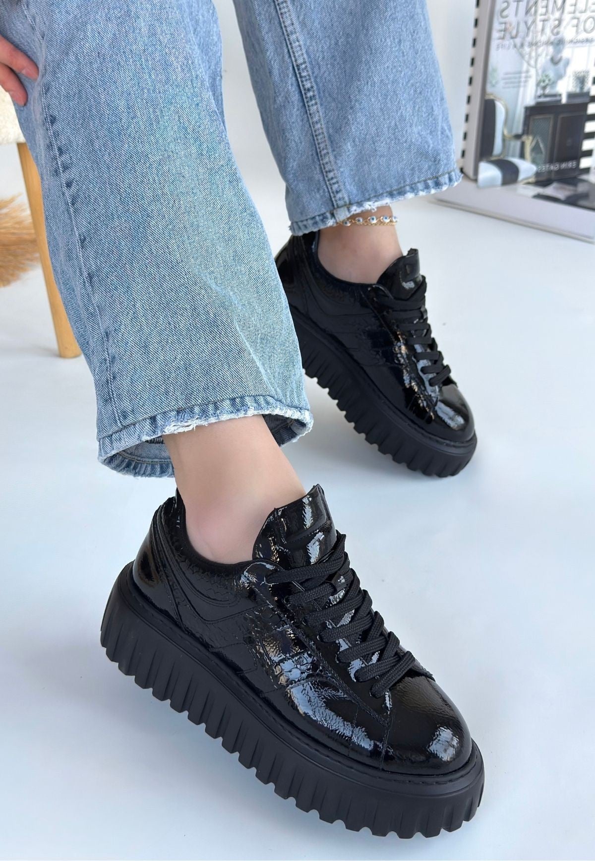 Gesti Siyah Rugan Bağcıklı Spor Ayakkabı