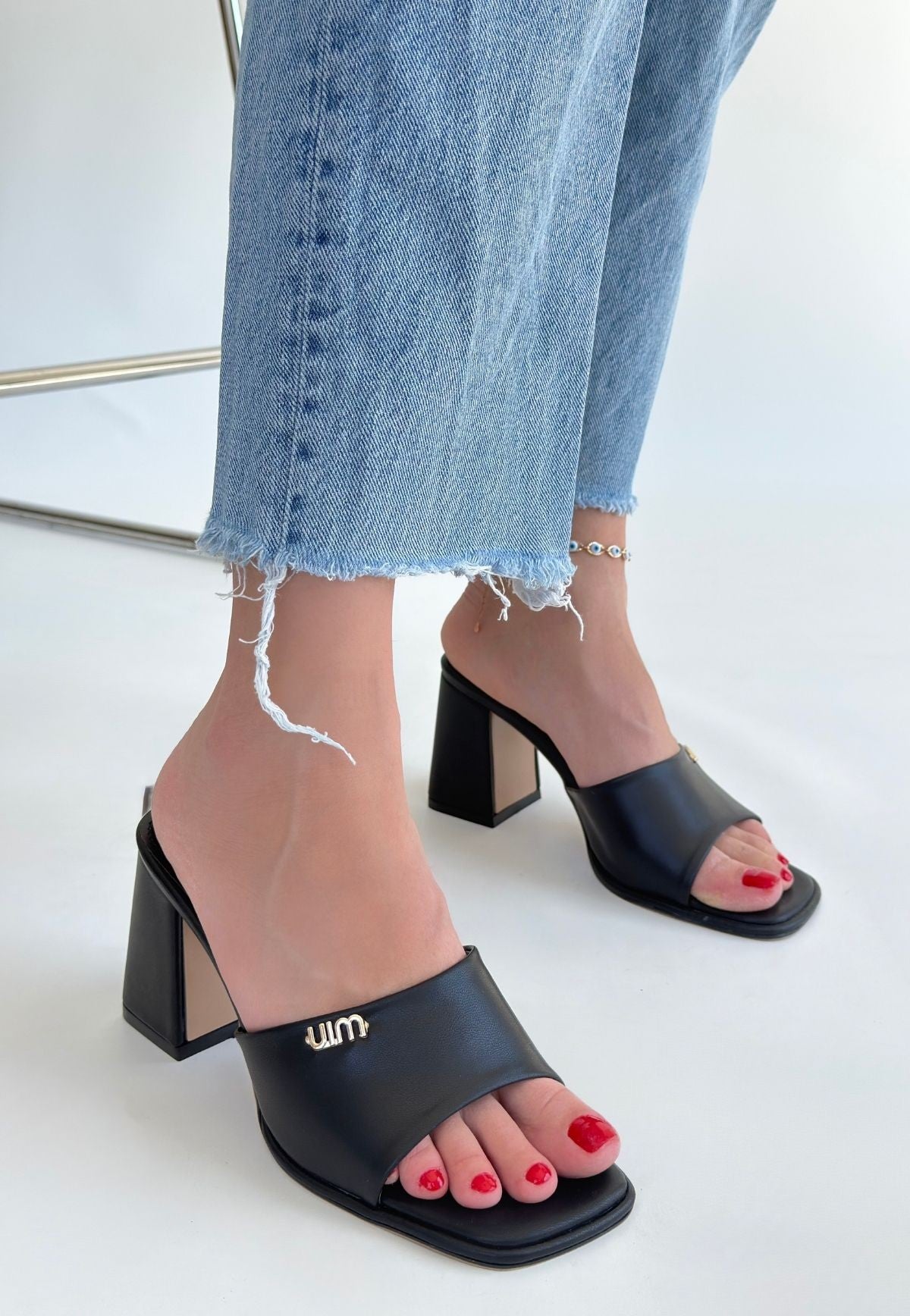 Miyon Siyah Cilt Topuklu Terlik