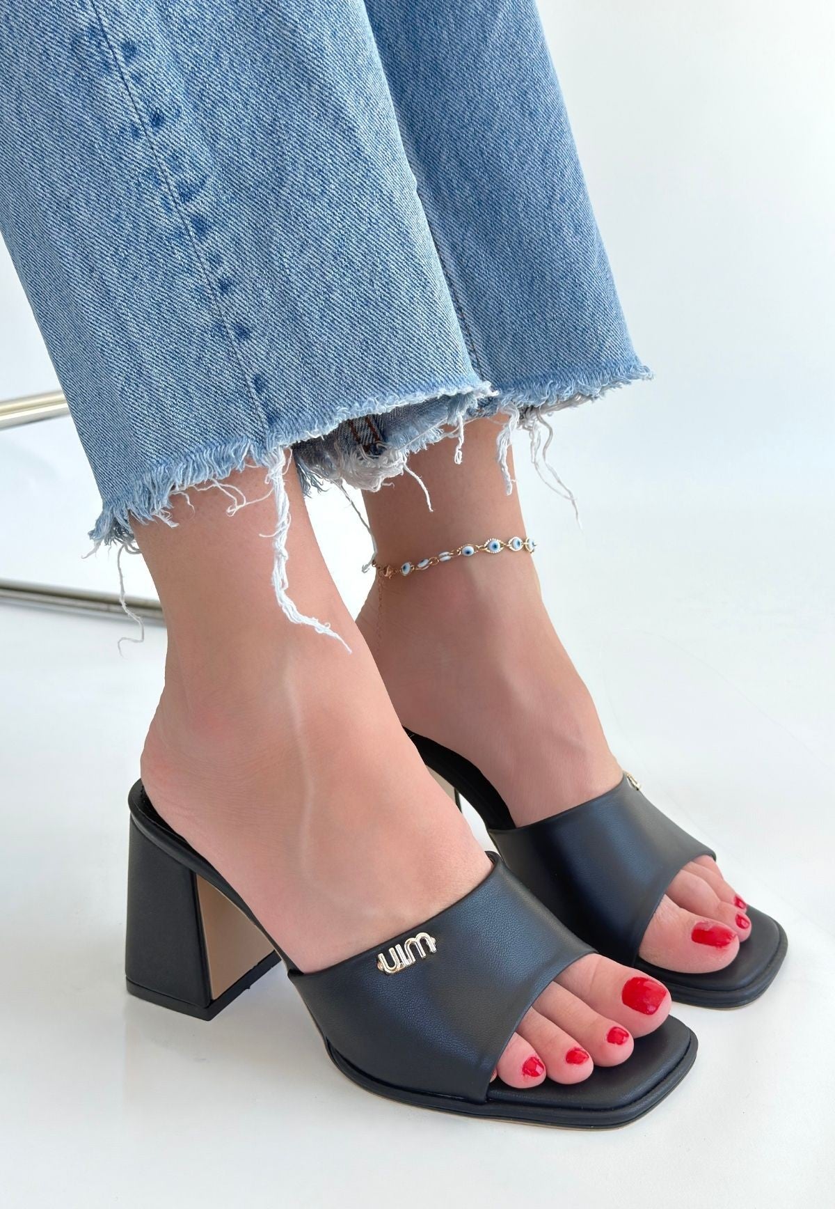 Miyon Siyah Cilt Topuklu Terlik