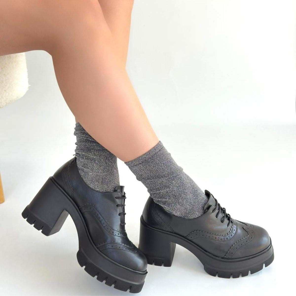 Tiwer Siyah Cilt Dolgu Topuk Ayakkabı